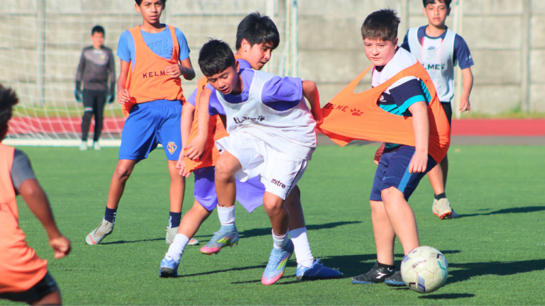 EXITOSAS PRUEBAS MASIVAS DEL FÚTBOL FORMATIVO EN ARAUCO