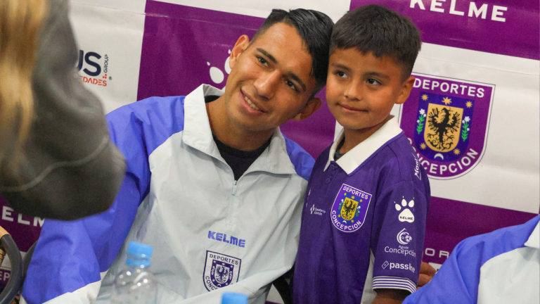 LEONES COMPARTIERON CON HINCHAS EN JORNADA DE FIRMA DE AUTÓGRAFOS