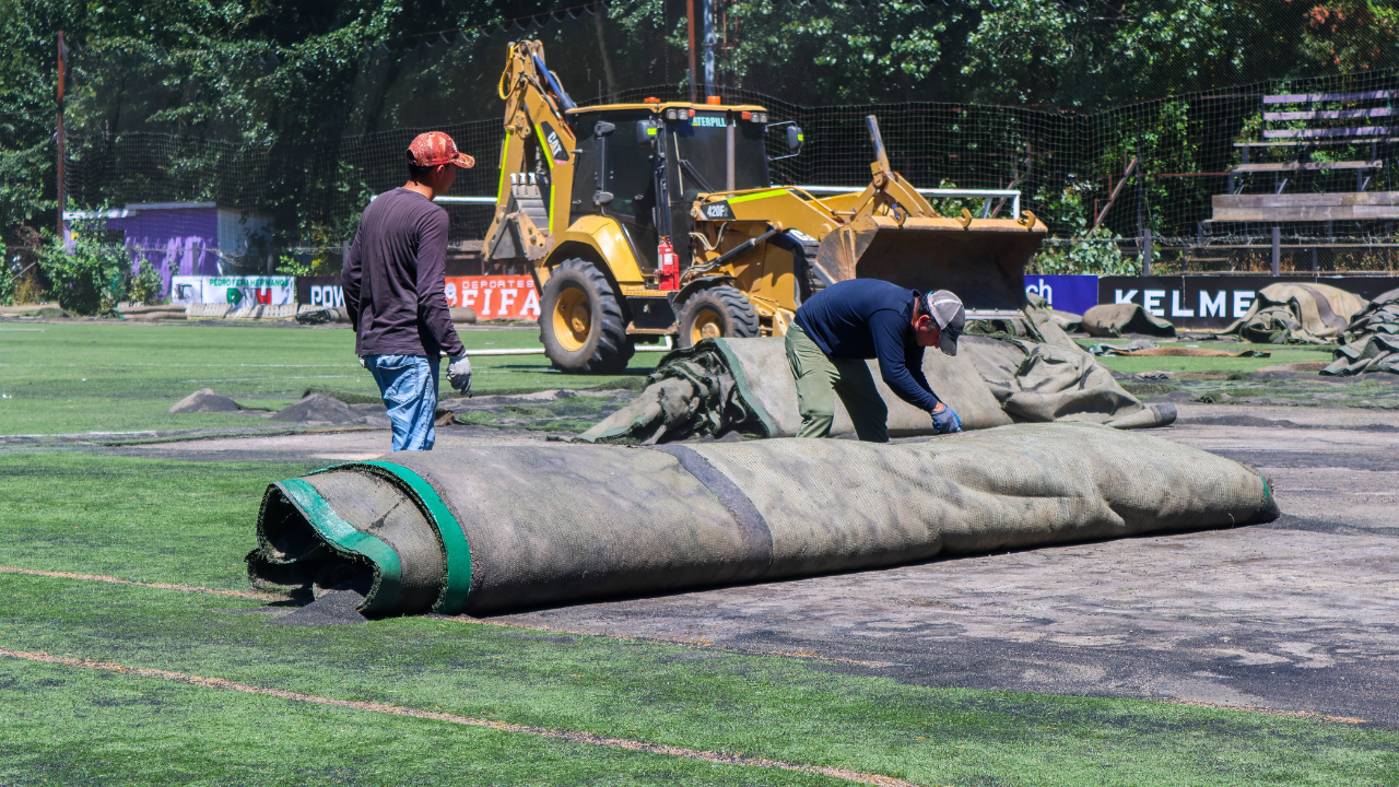 INICIÓ LA RENOVACIÓN DE CANCHA SINTÉTICA
