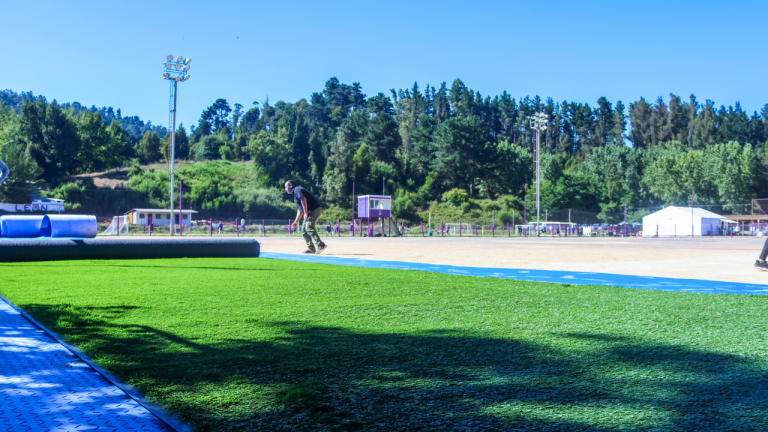 INICIÓ LA INSTALACIÓN DEL PASTO SINTÉTICO EN CANCHA DE NONGUÉN