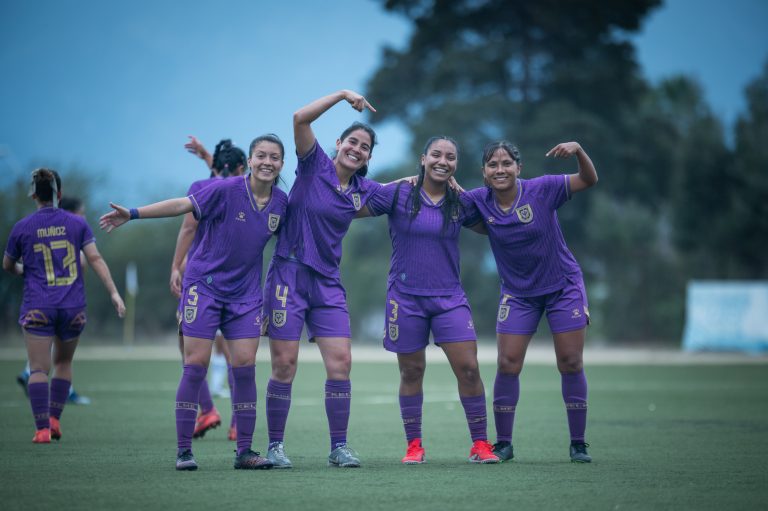 ¡LEONAS SUMARON DE A TRES EN SU VISITA A SANTA CRUZ!
