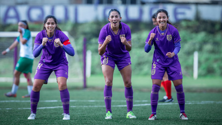 LEONAS RUGIERON ANTE PUERTO MONTT Y SON LÍDERES DEL ASCENSO